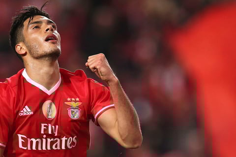 2.- Jiménez llegó a Benfica tras dejar el Atlético de Madrid por 22 millones de euros.