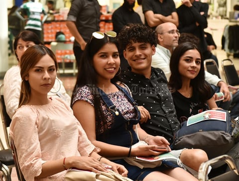 05042019 POSAN PARA LA FOTO.  Cecilia Estefanía, Diana, Carlos y Janeth.
