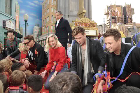 'Avengers' visitan a niños en Disney California Adventure