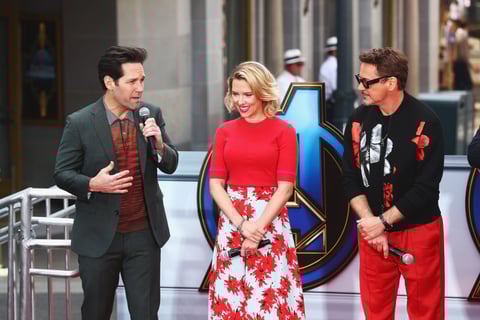 'Avengers' visitan a niños en Disney California Adventure