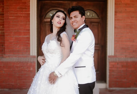 Lic. Alma Rosa Hernández Gutiérrez y Arq. Jesús Roberto Ramírez Valdepeñas unieron sus vidas en matrimonio el pasado 23 de marzo, teniendo como marco perfecto la Parroquia de Los Ángeles.