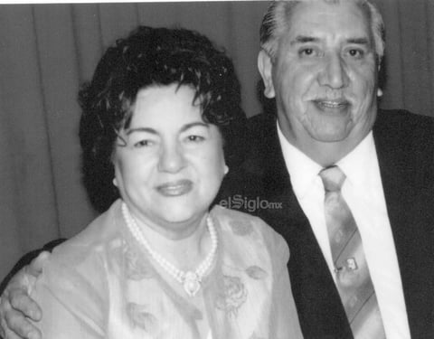 Yolanda González de la Cruz y Jorge Valdés Fernández festejando su aniversario.