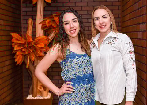 06042019 EN UN ANIVERSARIO.  Fernanda Prado y Marcia Campos.