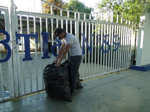 Estudiantes del CBTIS 89 de la ciudad de Durango dieron a conocer a través de redes sociales la realización del #BasuraChallenge, reto que ha tomado fama en Internet.