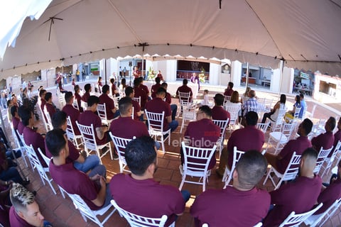 La novena guinda tuvo anoche en su parque de pelota, la tradicional misa de arranque de campaña.