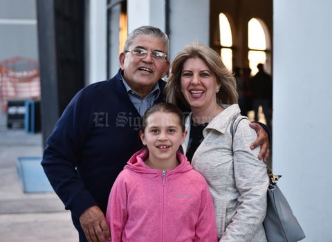 09042019 EN SHOW MUSICAL.  Carlos, Ann y Carly.