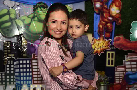 09042019 LINDA POSTAL.  Liliana y su hijo, Matías Navarro Iturriaga.