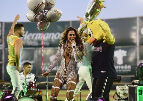 Ninel Conde lleva su música al Estadio Revolución