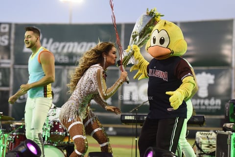 Ninel Conde lleva su música al Estadio Revolución