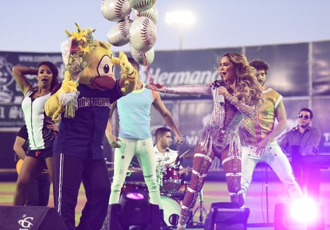 Ninel Conde lleva su música al Estadio Revolución