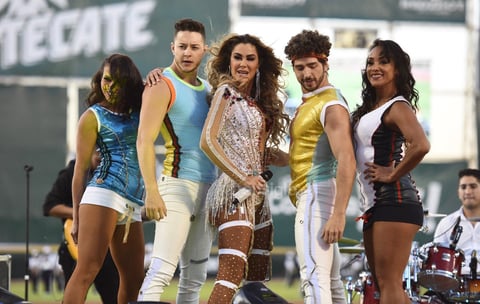 Ninel Conde lleva su música al Estadio Revolución