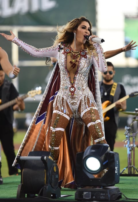 Como madrina de los Algodoneros, Ninel ofreció un concierto para miles de laguneros como parte de su gira 2019.