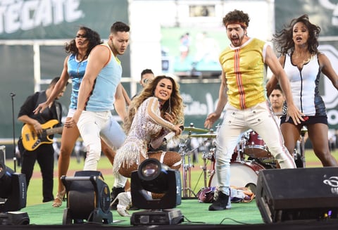 Ninel Conde lleva su música al Estadio Revolución