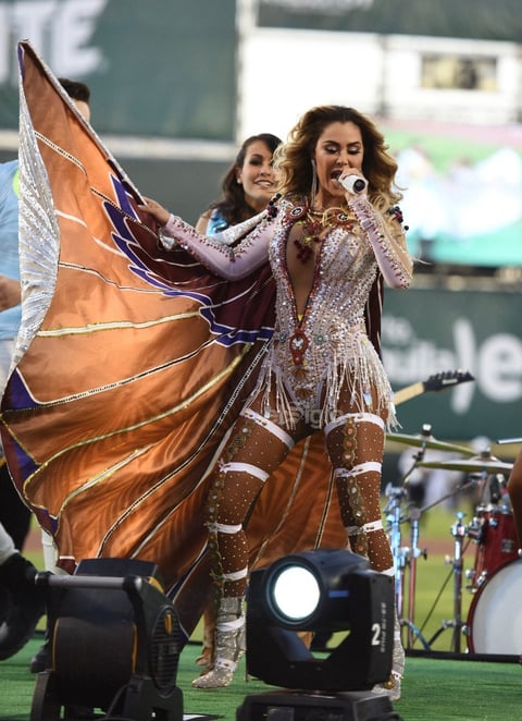Ninel Conde lleva su música al Estadio Revolución