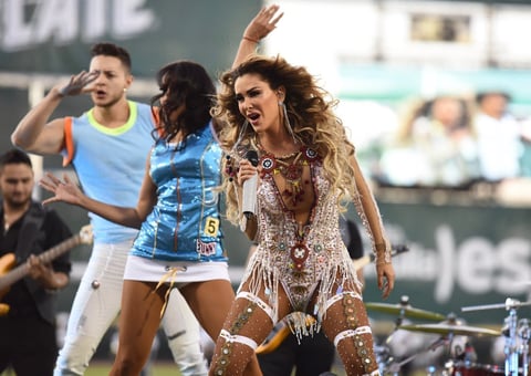 Ninel Conde lleva su música al Estadio Revolución