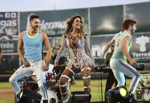 Ninel Conde lleva su música al Estadio Revolución