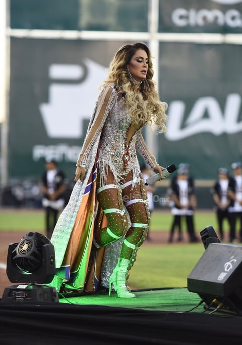 Ninel Conde lleva su música al Estadio Revolución