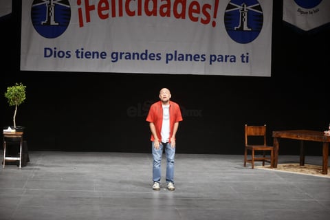 Dupeyrón ofreció dicha charla en el Teatro Nazas a partir de las 20:30 horas.