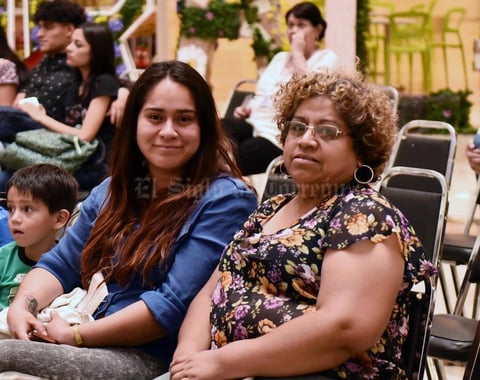 10042019 EN EL MALL.  Arleth e Ignacia.