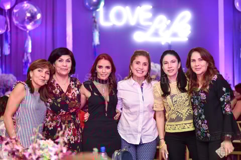 11042019 UN AñO MáS DE VIDA.  Amigas y familiares acompañaron a Silvia Laura Zúñiga en su fiesta de cumpleaños.