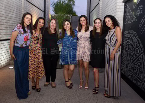 11042019 SERá MAMá EN MAYO.  Yuli Contreras de Sáenz acompañada de algunas de sus amigas en la fiesta de canastilla que le organizaron con motivo del nacimiento de su bebé.