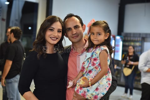 12042019 Estefanía, Carlos y Regina.