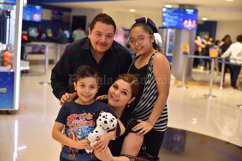 12042019 Janine, Renata, Iker y Antonio.
