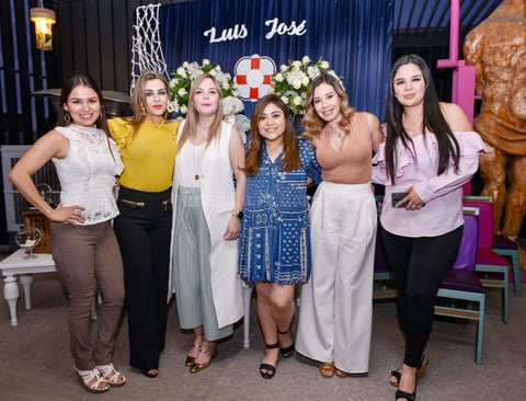 Yuli con algunas de sus invitadas