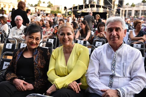 Lulu de Riquelme, Vero Soto y Peter Petrof
