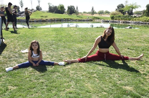 Denisse Villalobos y Mia Lespron