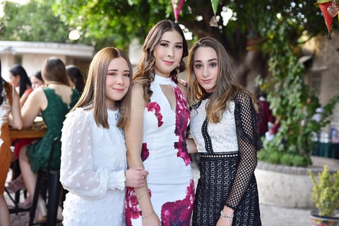 Angela, Mariana y Emilia