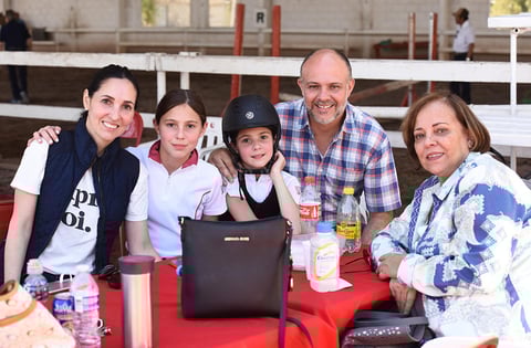 Mariana, Regina, Sofy, Manuel y Maria Rosa