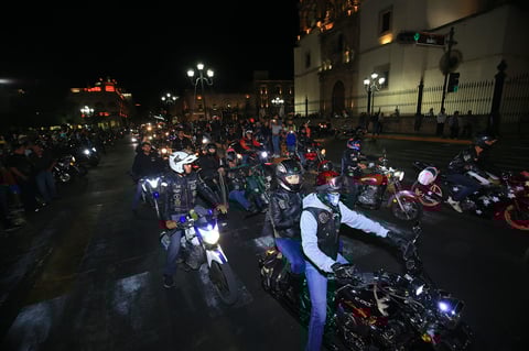La bendición en sus cascos, se da previo a La Oficial ruta Durango-Mazatlán y a la Legendaria Semana de la Moto en el vecino puerto.