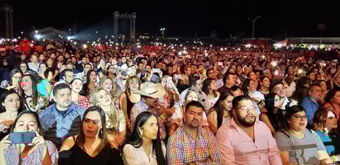 Los asistentes corearon cada tema, de principio a fin.