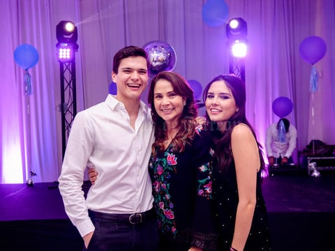 14042019 CELEBRA SU CUMPLEAñOS.  Laura Zúñiga con sus hijos, Juan Diego y Carlota.
