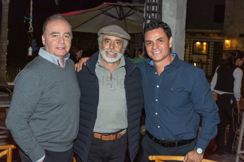 Jorge Faya festeja cumpleaños con amigos