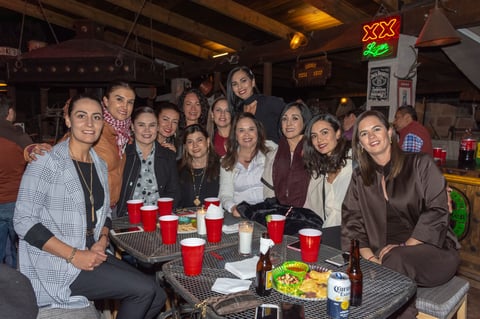 Jorge Faya festeja cumpleaños con amigos