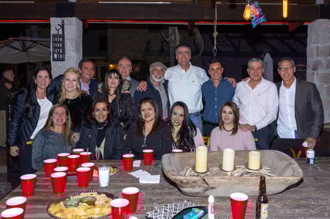 Jorge Faya festeja cumpleaños con amigos