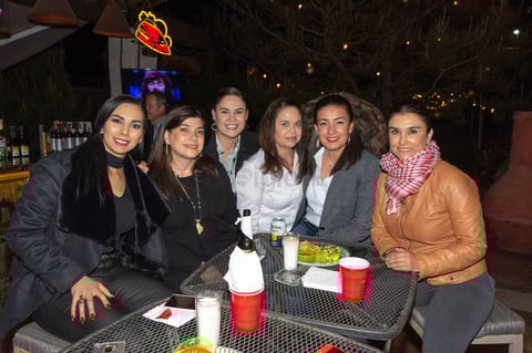 Jorge Faya festeja cumpleaños con amigos