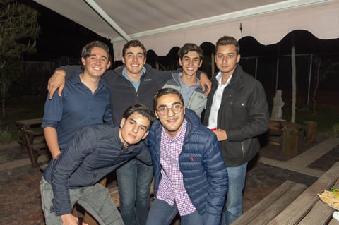 Jorge Faya festeja cumpleaños con amigos