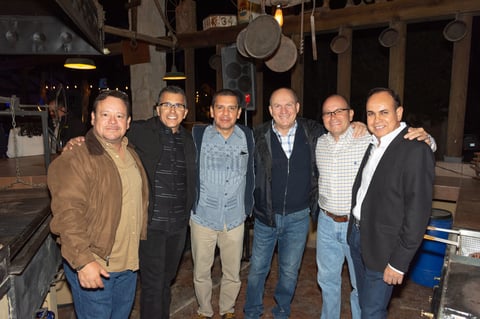 Jorge Faya festeja cumpleaños con amigos