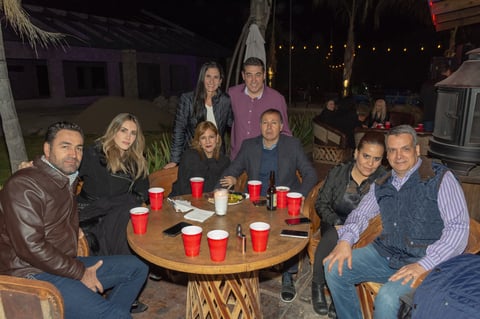 Jorge Faya festeja cumpleaños con amigos