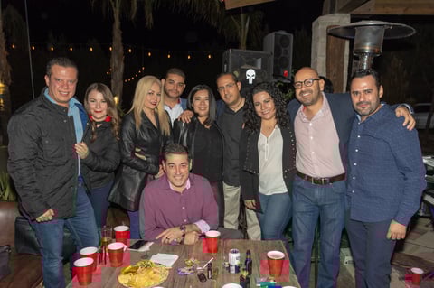 Jorge Faya festeja cumpleaños con amigos