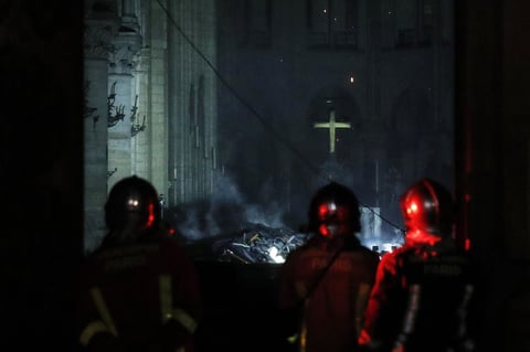 Se incendia catedral de Notre Dame de París