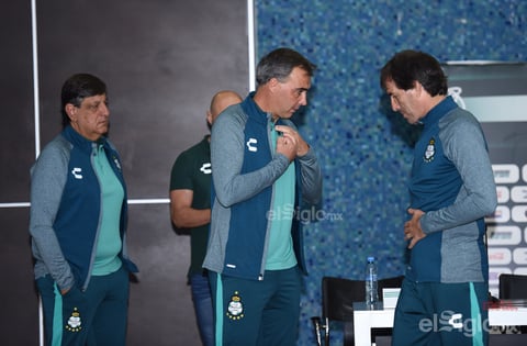 Almada es presentado como director técnico de Santos