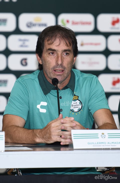 Almada es presentado como director técnico de Santos