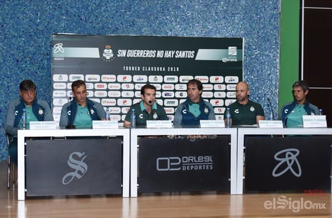 Almada es presentado como director técnico de Santos