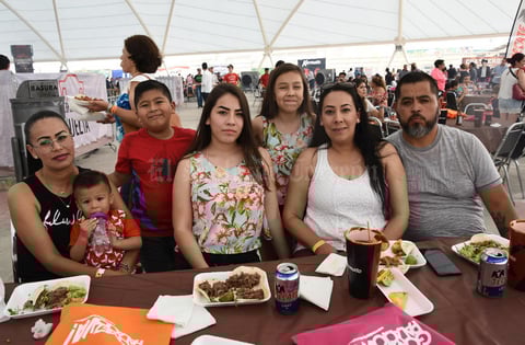 17042019 EN RECIENTE EVENTO.  Familias Medina González y Sánchez Nájera.