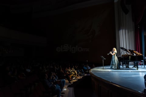 Melissa retomó su instrumento para sorprender con ‘Cielito lindo’, un tema al que el público se sumó y que marcó el fin del recital.
