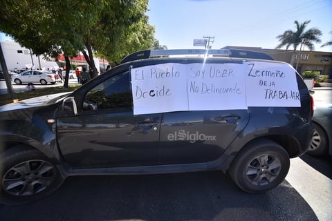 Choferes de Uber bloquean bulevar Independencia